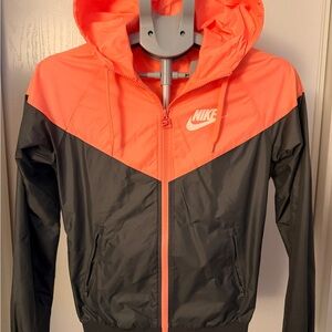 LIKE NEW Size Extra Small NIKE Sportswear Windrunner